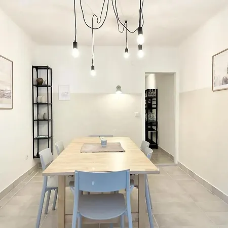 Friends And Family Leiwen